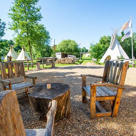 Отель Les Tipis Du Bonheur De Vivre Brulon Экстерьер фото