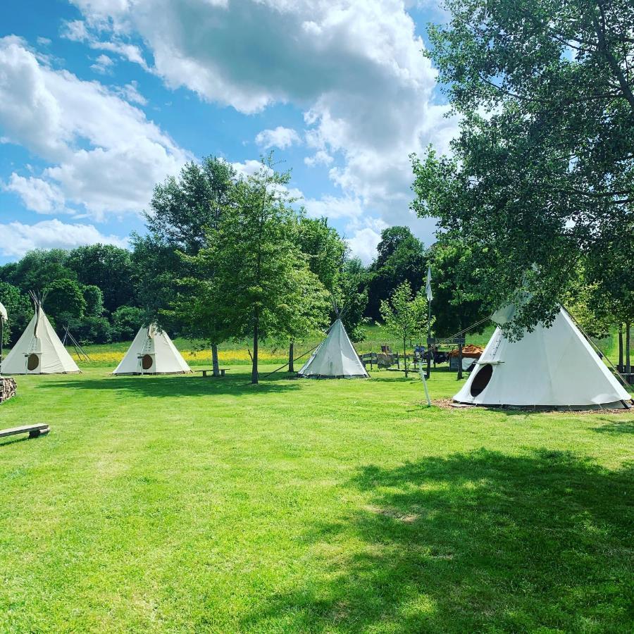 Отель Les Tipis Du Bonheur De Vivre Brulon Экстерьер фото