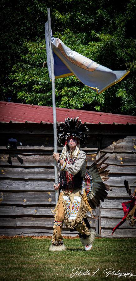 Отель Les Tipis Du Bonheur De Vivre Brulon Экстерьер фото