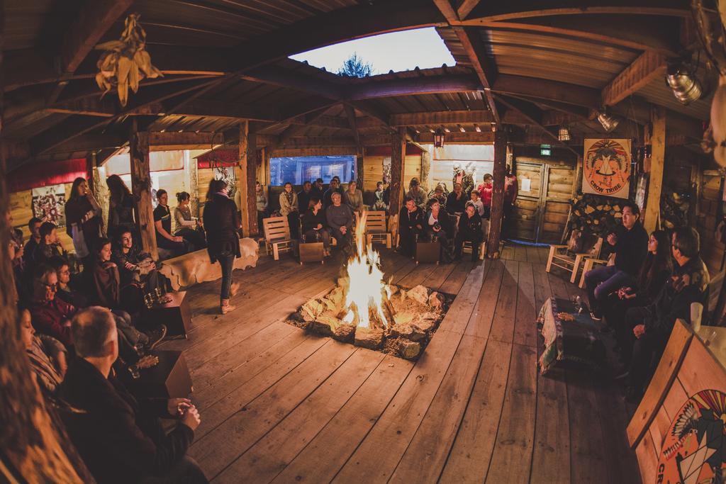 Отель Les Tipis Du Bonheur De Vivre Brulon Экстерьер фото