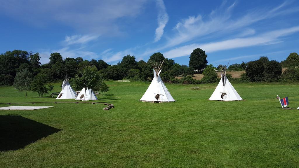 Отель Les Tipis Du Bonheur De Vivre Brulon Экстерьер фото