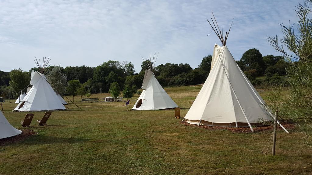 Отель Les Tipis Du Bonheur De Vivre Brulon Экстерьер фото