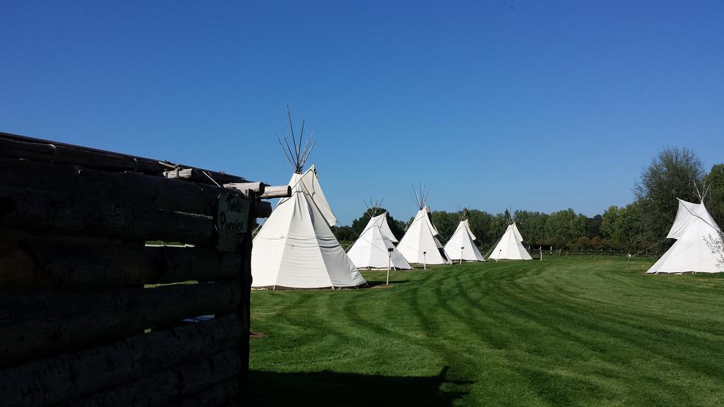 Отель Les Tipis Du Bonheur De Vivre Brulon Экстерьер фото