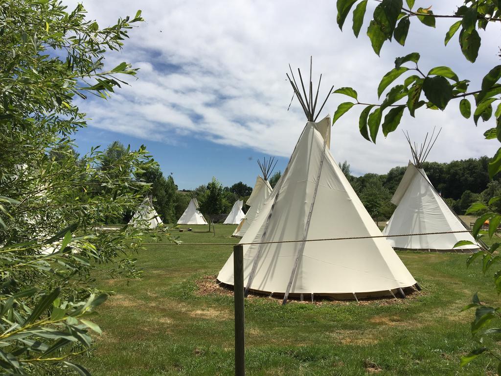 Отель Les Tipis Du Bonheur De Vivre Brulon Экстерьер фото